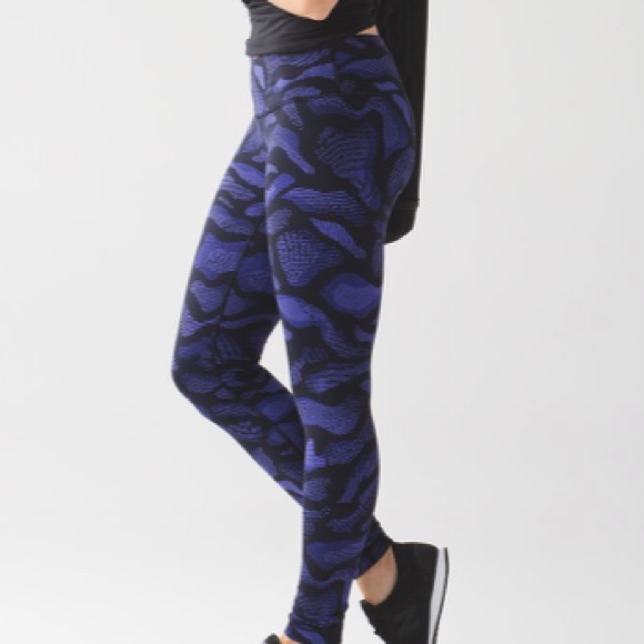 Lululemon wunder under III pants | Size 6 - Picture 2 of 9